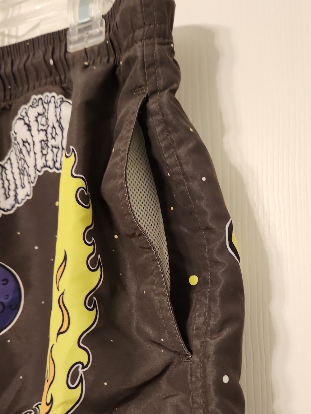 Grateful Dead Men's Black Graphic Shorts with Red Drawstring - Picture 3 of 7